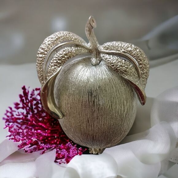 Sarah Coventry Apple Brooch Pendant Adams Delight Vintage 60s Silver Tone MCM.  - Picture 3 of 16